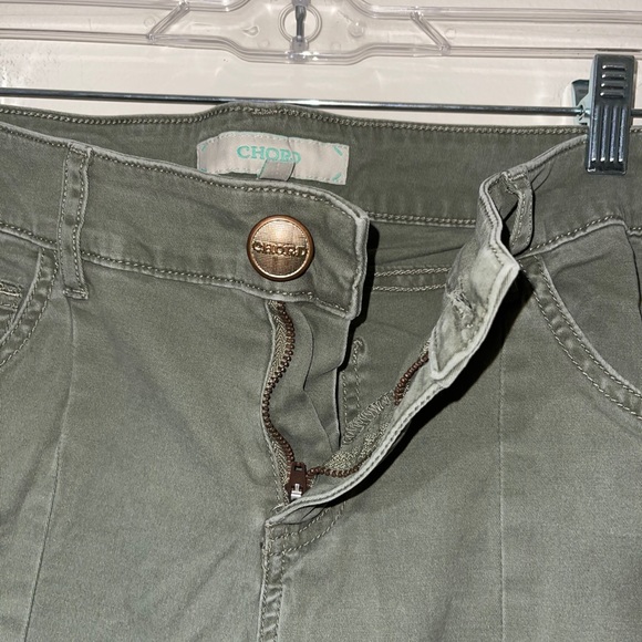 Cargo-style jeans. - Picture 4 of 9